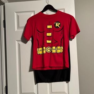 Robin (Batman & Robin) T-shirt with removable Velcro cape